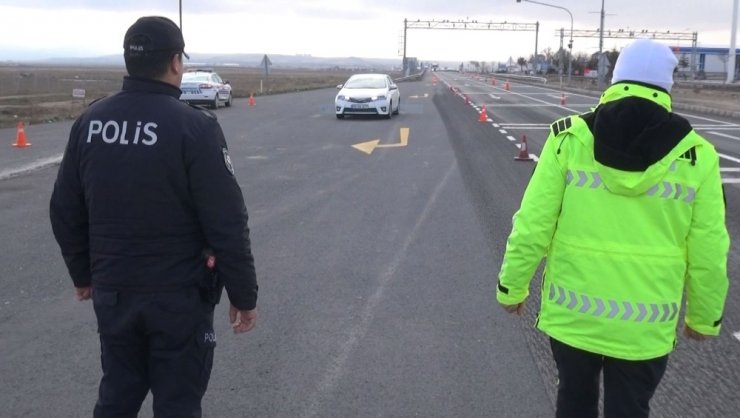 Aksaray polisinden kara yolları uygulaması