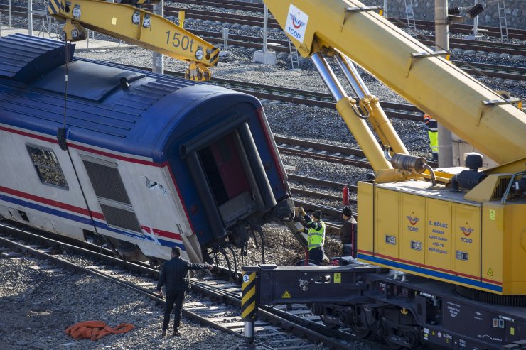 Ankara'da raydan çıkan boş tren hatta yerleştirildi