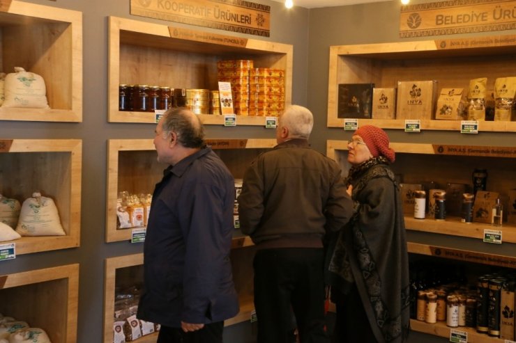 İzmirlilerden Halk Ege Et’ e yoğun ilgi