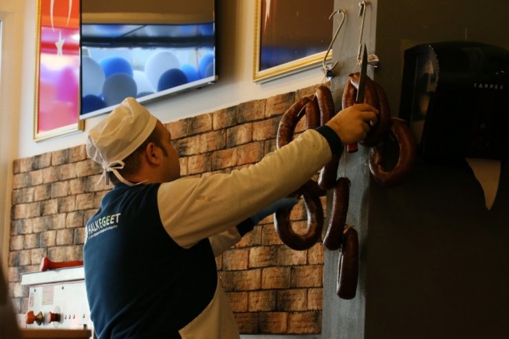 İzmirlilerden Halk Ege Et’ e yoğun ilgi