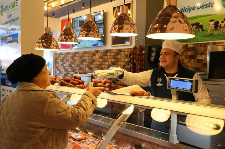 İzmirlilerden Halk Ege Et’ e yoğun ilgi