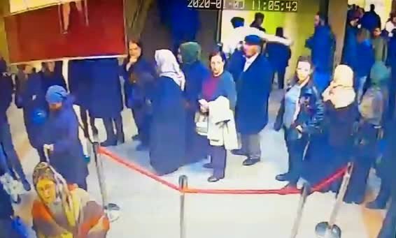 Randevusuz muayene olmak istedi, doktorun burnunu kırdı