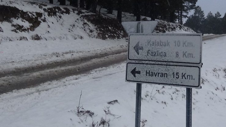 Kazdağları’nda kar yağışı etkili oluyor
