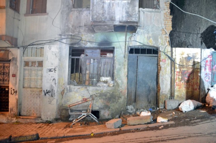 Beyoğlu’nda defalarca yanan metruk binada yangın paniği