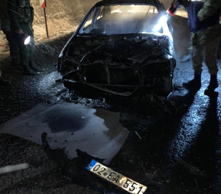 Bingöl’de otomobil alev alev yandı