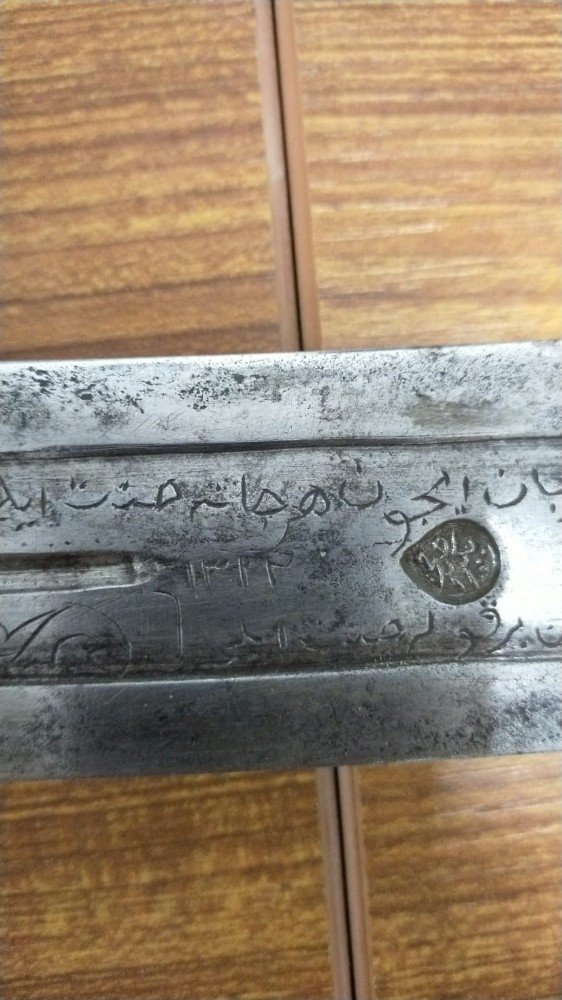 Diyarbakır’da 708 yıllık hançer ele geçirildi