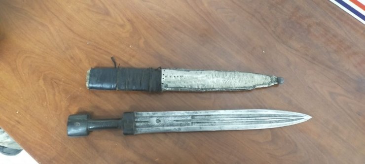 Diyarbakır’da 708 yıllık hançer ele geçirildi