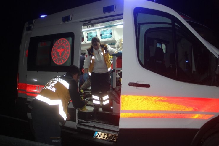Elazığ’da otomobil şarampole uçtu: 3 yaralı