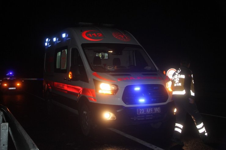 Elazığ’da otomobil şarampole uçtu: 3 yaralı