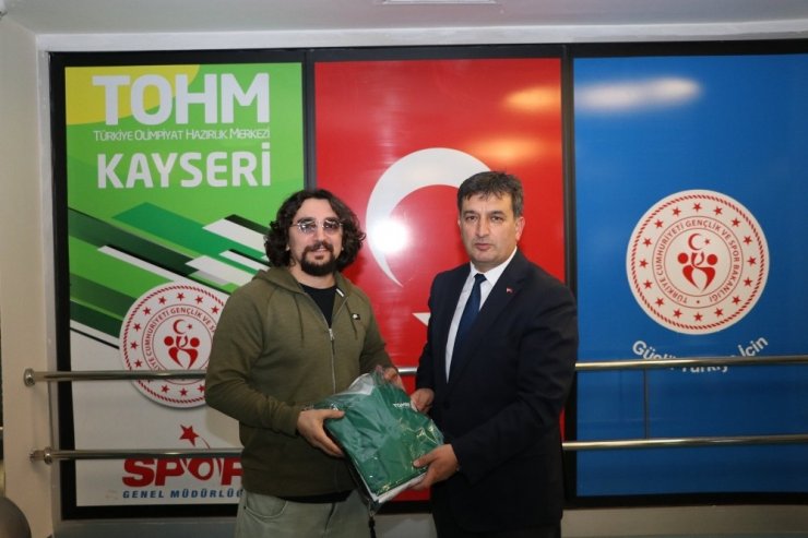 Tohm sporcularına malzeme dağıtımı yapıldı