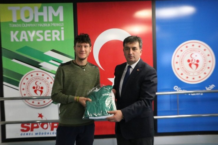 Tohm sporcularına malzeme dağıtımı yapıldı
