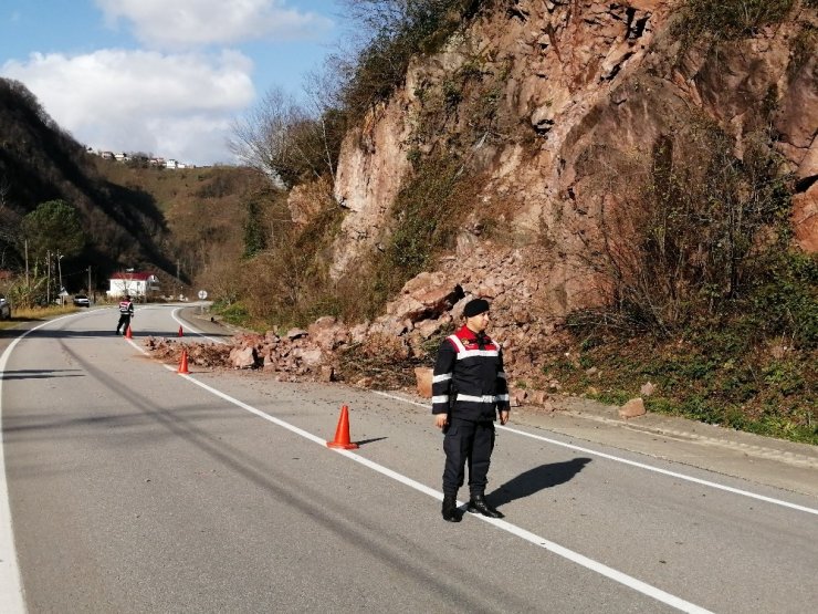 Giresun-Gümüşhane karayolunda heyelan
