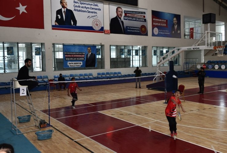 Badminton grup müsabakaları Hakkari’de yapıldı