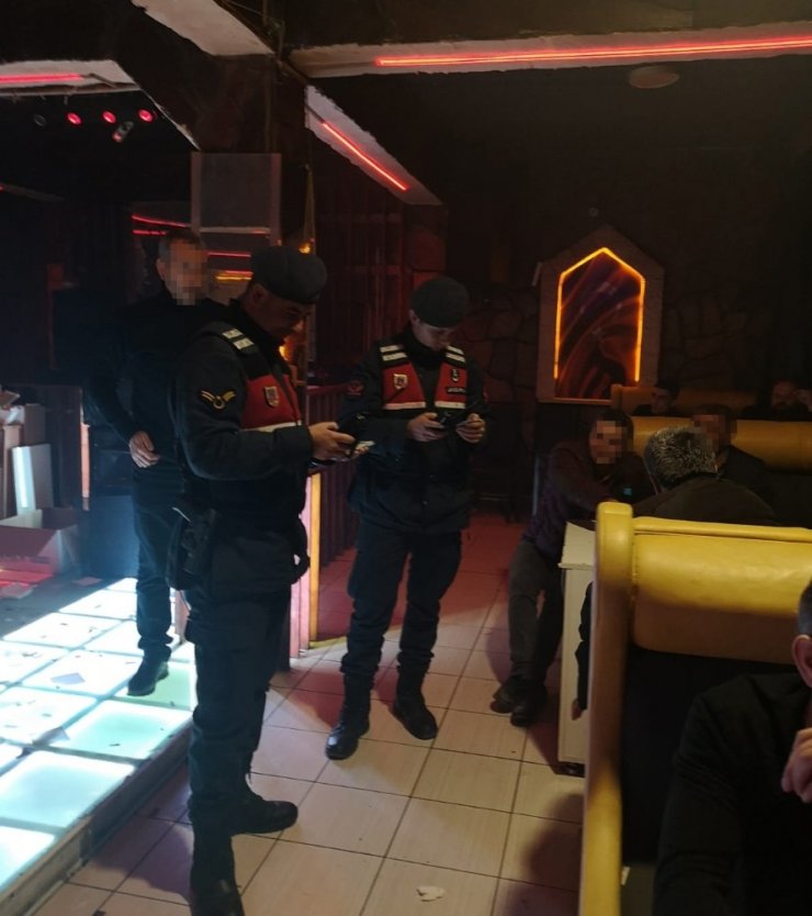 Isparta’da jandarma yılbaşı çalışmalarında aranan 33 şahsı yakaladı