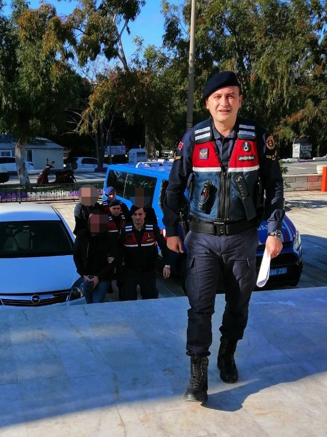 Kiralık araçla hırsızlık yapan 3 kişi jandarmaya yakalandı