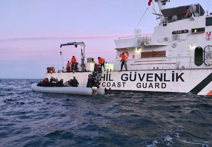 İzmir’de 51’i çocuk 116 düzensiz göçmen yakalandı