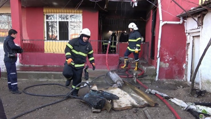 4 katlı binada korkutan yangın