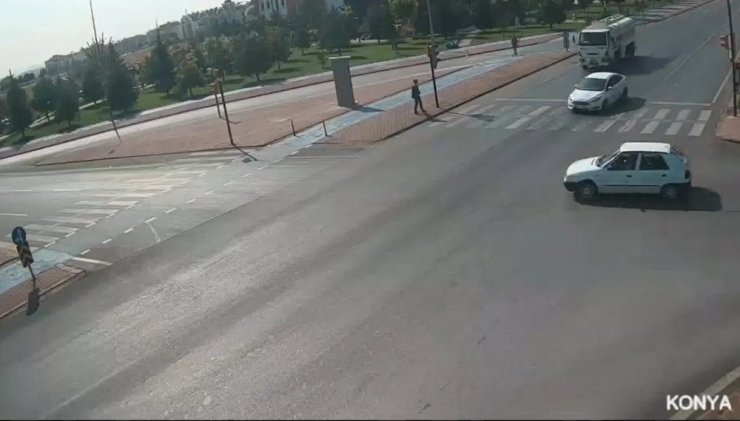 İki aracın çarpışma anı kamerada