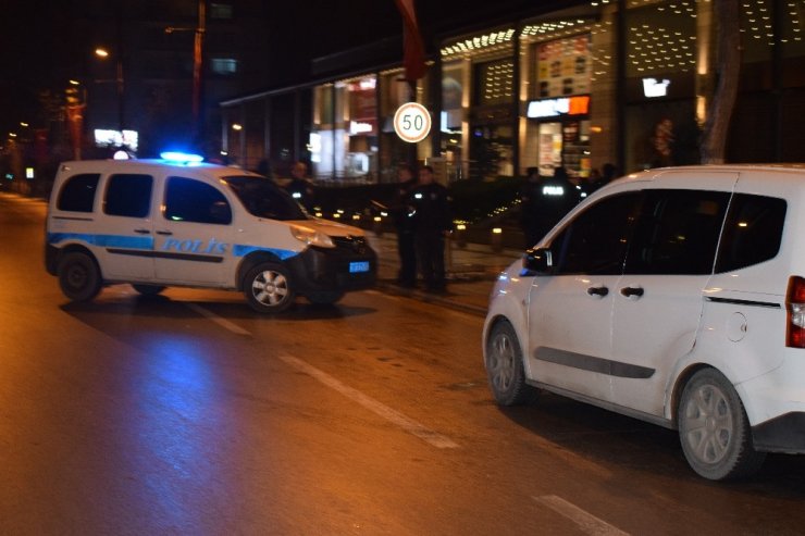 Malatya’da gasp etmek istedikleri şahsı bıçakla yaraladılar