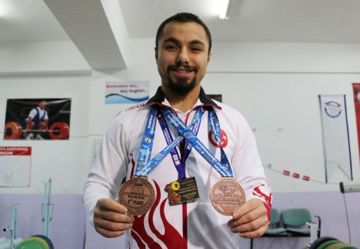 Milli halterci Yiğit: “2024 Paris Olimpiyatları’nda şampiyon olmak istiyorum”