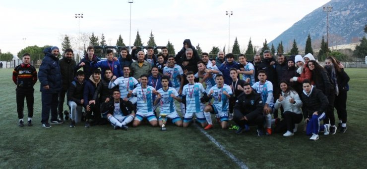 Genç erkekler futbolda Spor Lisesi şampiyon