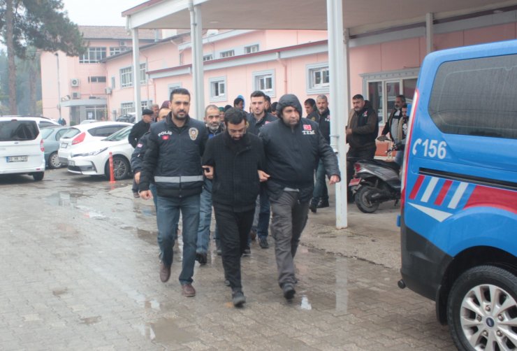 GÜNCELLEME - Osmaniye'de DEAŞ operasyonunda yakalanan 8 zanlıdan 2'si tutuklandı