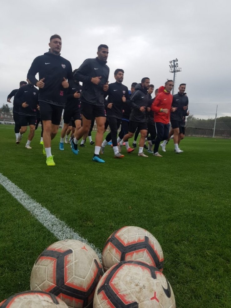 Isparta 32 Spor’un Antalya Kampı başladı