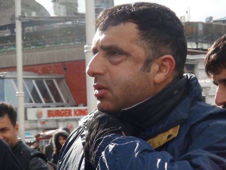Taksim’de ortalığı bir birine katan turiste vatandaşlardan meydan dayağı