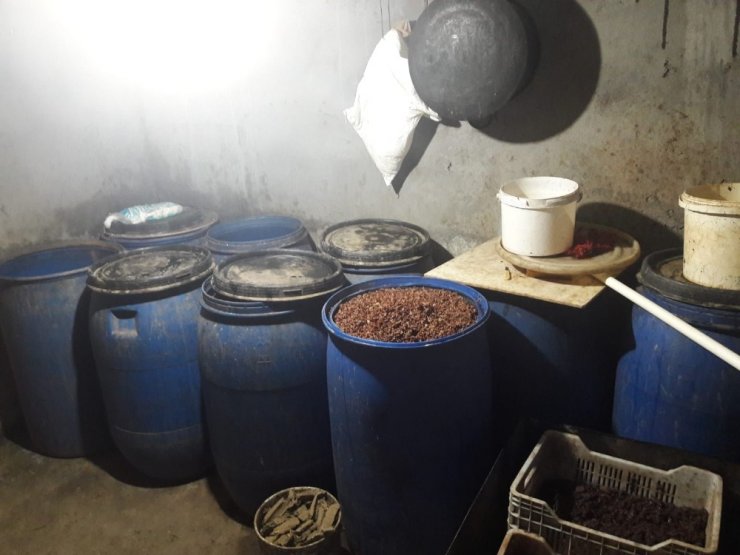 Adana’da bin 255 litre kaçak içki ele geçirildi