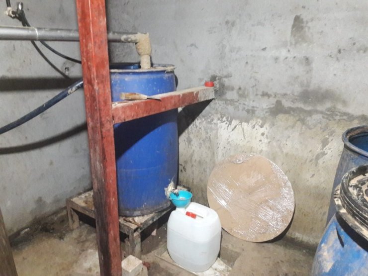 Adana’da bin 255 litre kaçak içki ele geçirildi