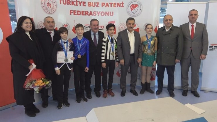 Artistik Buz Pateni Büyükler Türkiye Şampiyonası Samsun’da başladı