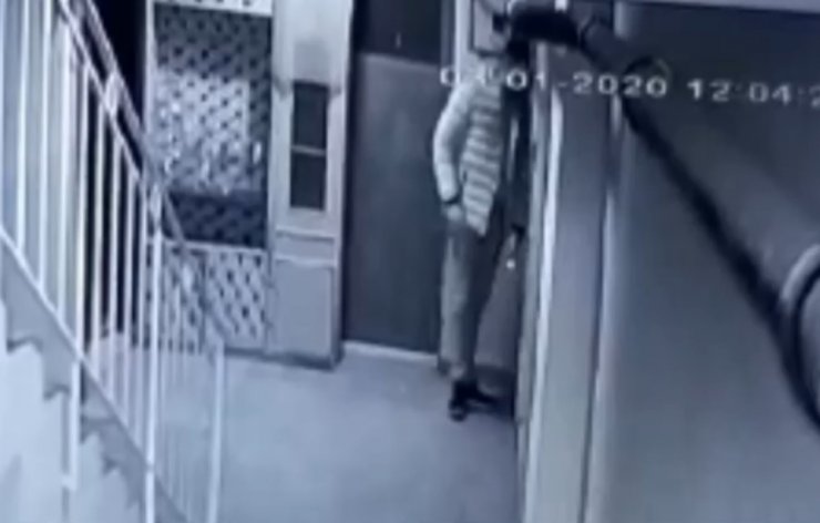 Taksit taksit evini boşaltıyorlar