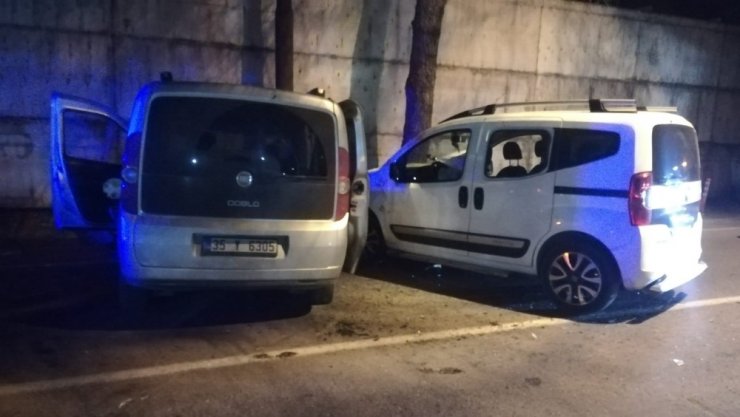 İki hafif ticari araç çarpıştı: 5 ağır yaralı