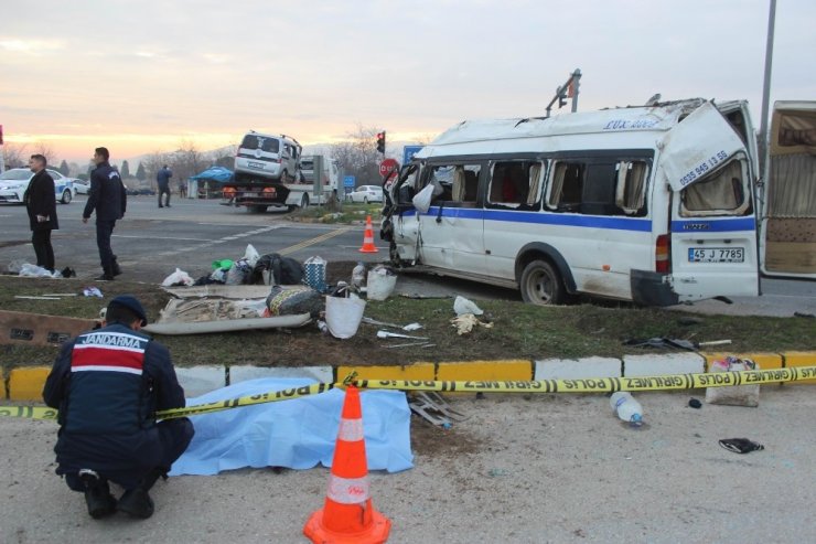 İşçi servisiyle kamyonet çarpıştı: 1 ölü, 24 yaralı