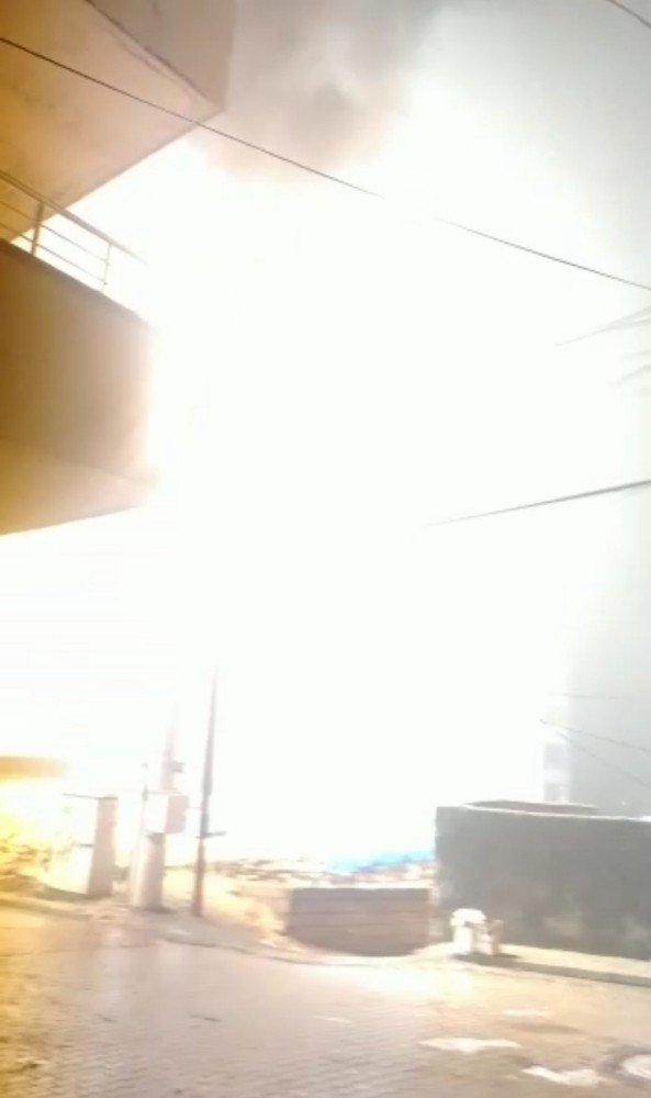Mazıdağı’nda elektrik trafosu bomba gibi patladı