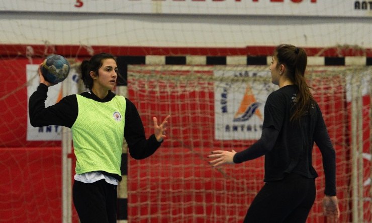 Muratpaşa Belediyespor ikinci yarıya hazırlanıyor