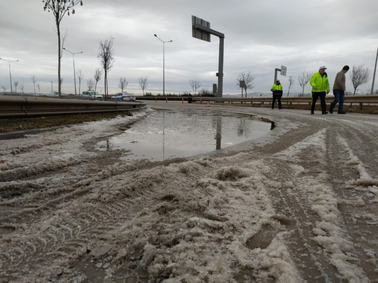 Su birikintisi ve buzlanma kazaya sebep oldu