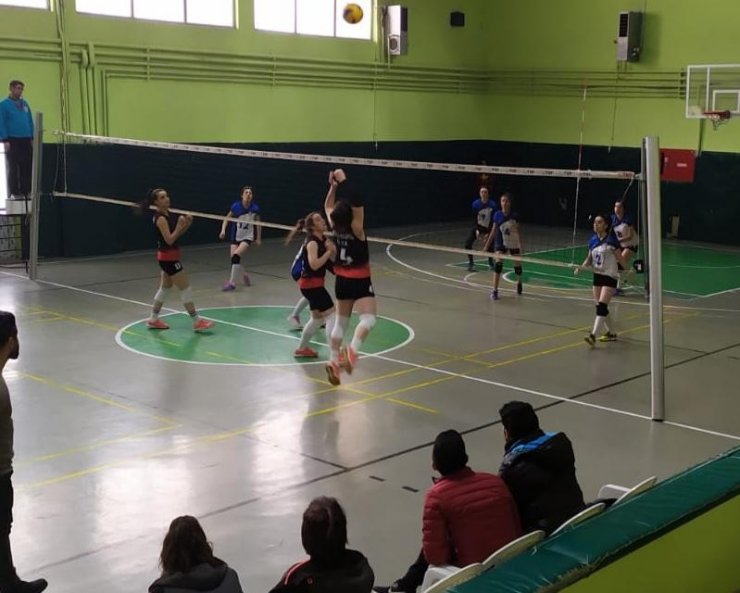 Van büyükşehir belediyesi kadın voleybol takımı 2. sıraya yerleşti