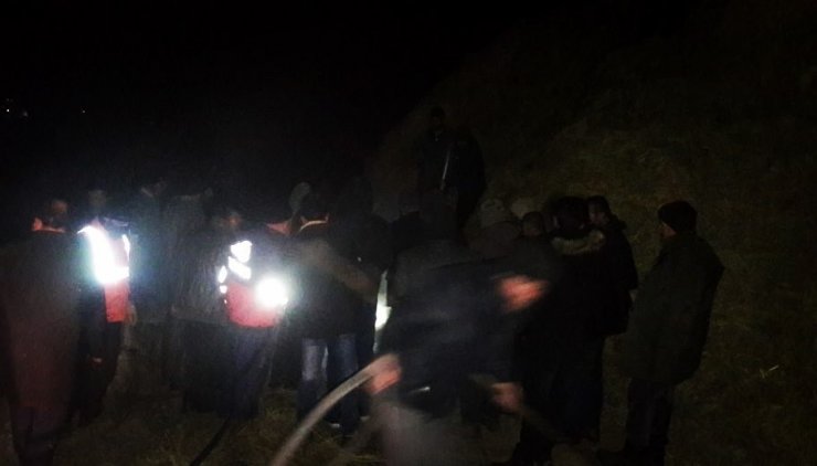 Başkale’de ot ve saman yangını