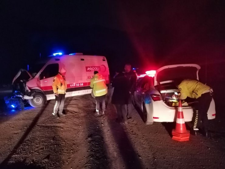 Zonguldak'ta görevden dönen ambulans istinat duvarına çarptı: 1 yaralı