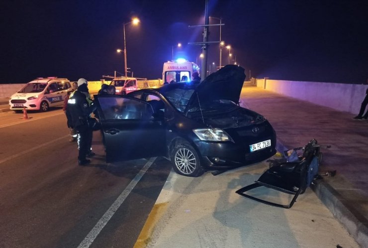 Ayvalık’ta Gönül Yolu Köprüsü’nde trafik kazası: 2 yaralı