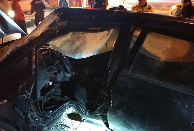 Ayvalık’ta Gönül Yolu Köprüsü’nde trafik kazası: 2 yaralı
