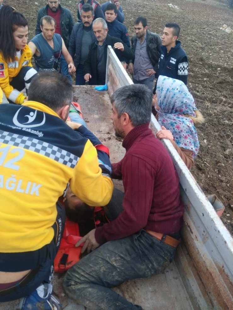 Toprak altında kalan işçiyi itfaiye ve köylüler kurtardı