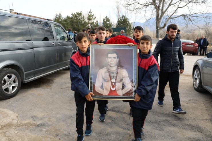 Dünya ve Olimpiyat Şampiyonu Hamit Kaplan, vefatının 44. yılında anıldı