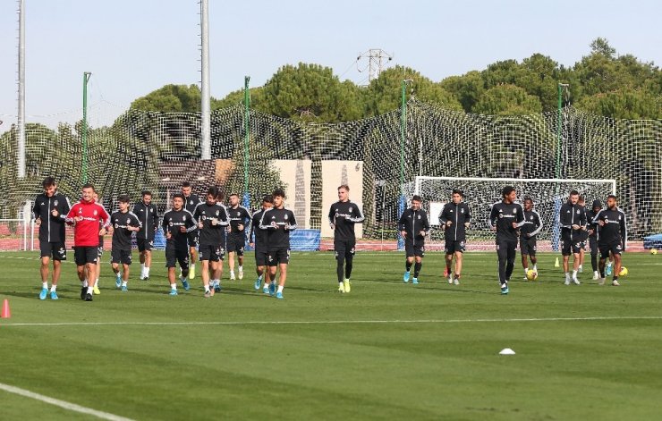 Beşiktaş 3 eksikle çalıştı