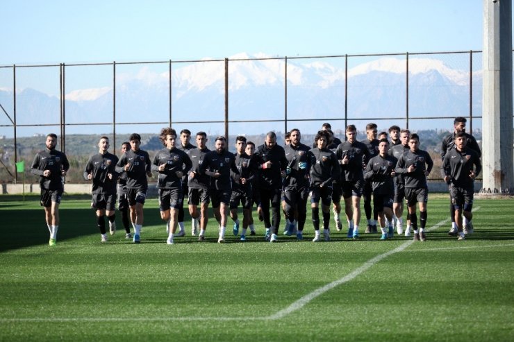 Kayserispor’un Antalya kampı başladı