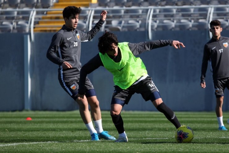 Kayserispor’un Antalya kampı başladı