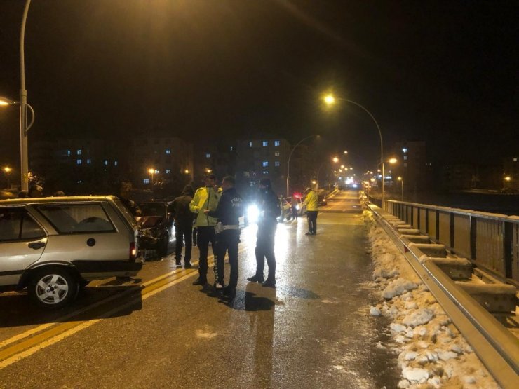 Karaman’da 7 aracın karıştığı zincirleme kaza ucuz atlatıldı