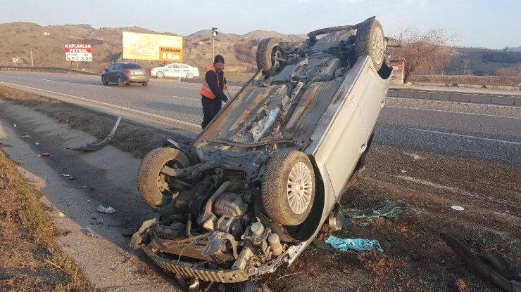 Takla atan otomobil ters devrildi: 1’i çocuk, 3 kişi yaralandı