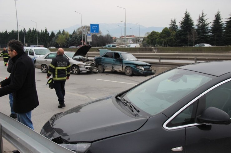 Kocaeli’de zincirleme trafik kazasıı: 3 yaralı